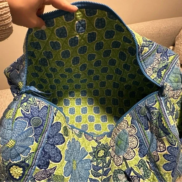 Large Vera Bradley Duffle Bag - Picture 5 of 9